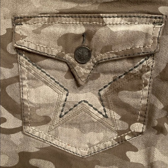 👀SOLD👀People’s Liberation Camo Shorts - Picture 4 of 6
